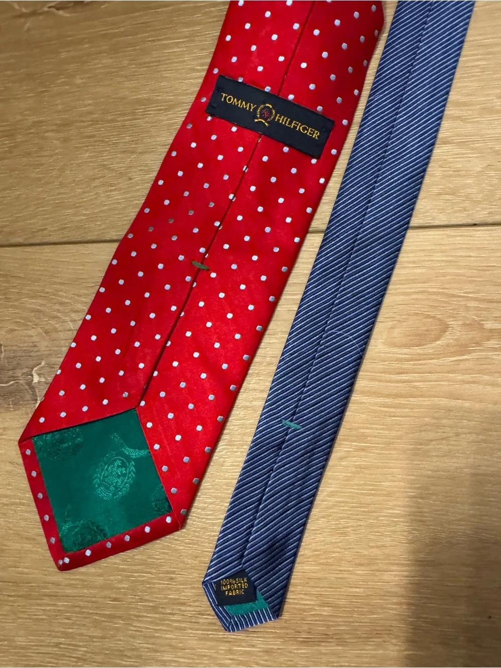 😎Tommy Hilfiger Men’s Red Dotted Silk Classic Holiday Christmas Fall Winter Tie